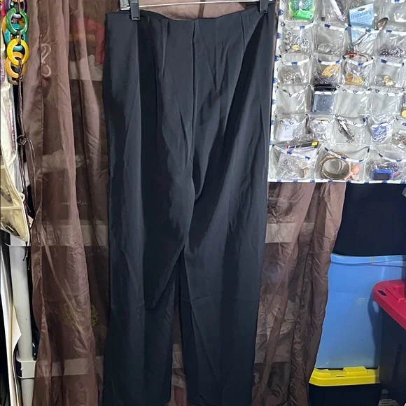 Women's Black Wide-Leg Pleated Trousers - Picture 9 of 16